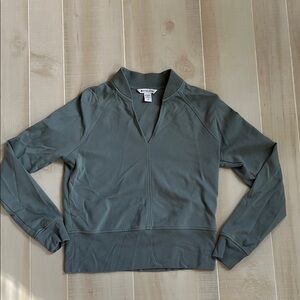 Athleta Pullover Athletic Wear size Small P. Sage Green.